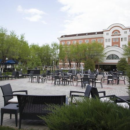 Atyrau Dastan Hotel Bagian luar foto