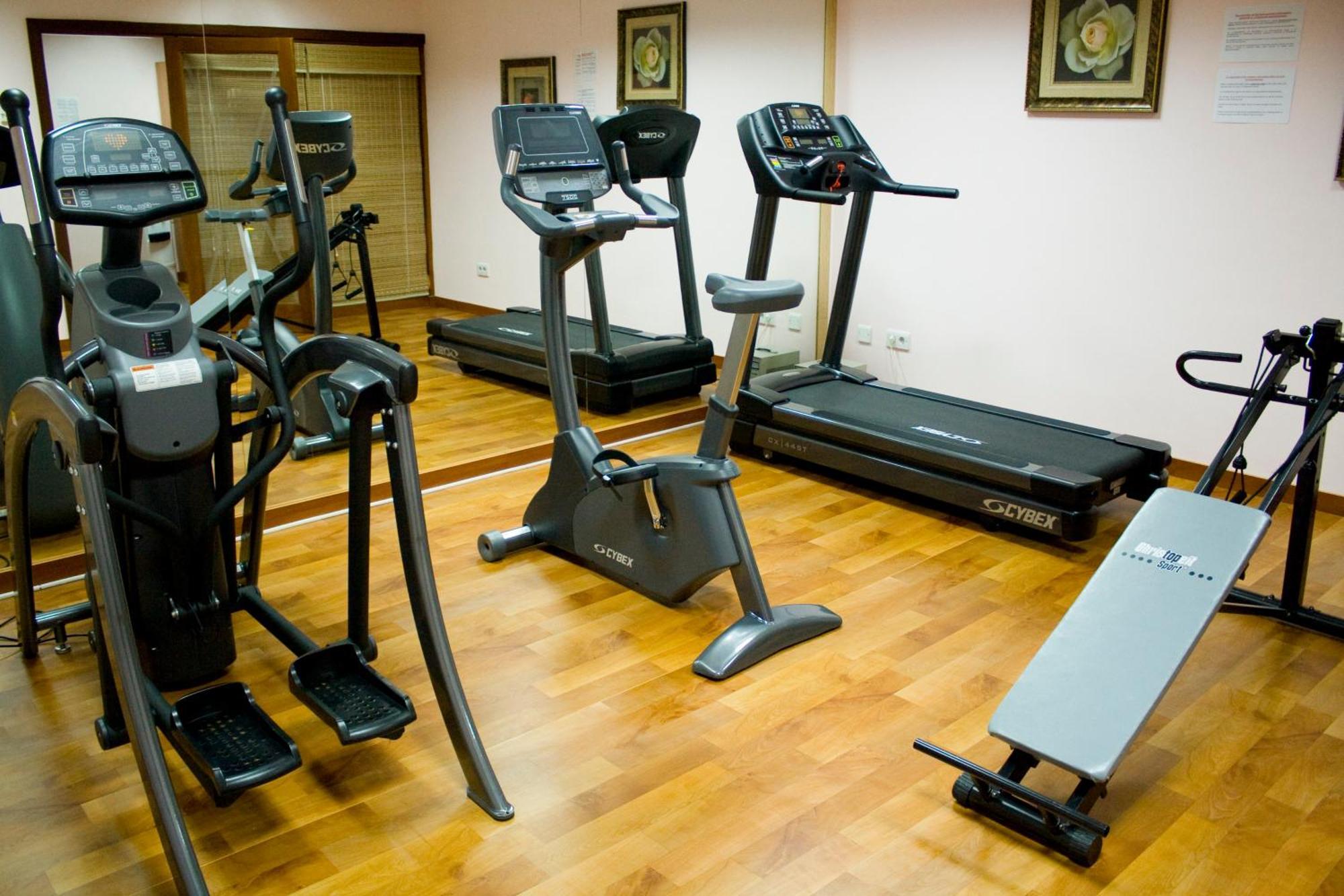 Atyrau Dastan Hotel Bagian luar foto