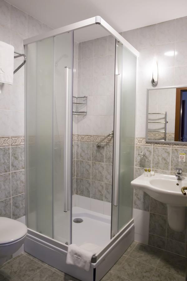 Atyrau Dastan Hotel Bagian luar foto
