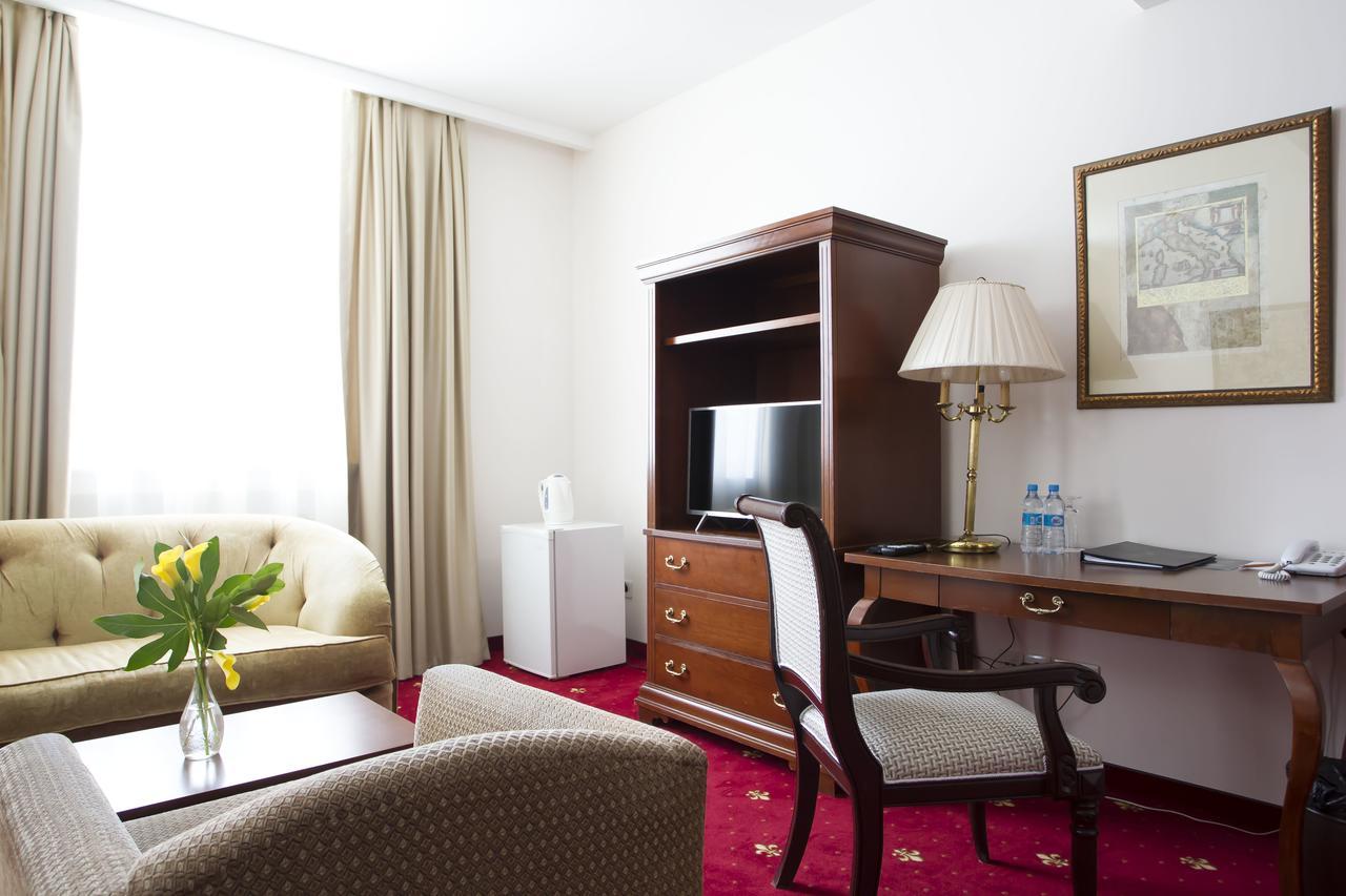 Atyrau Dastan Hotel Bagian luar foto
