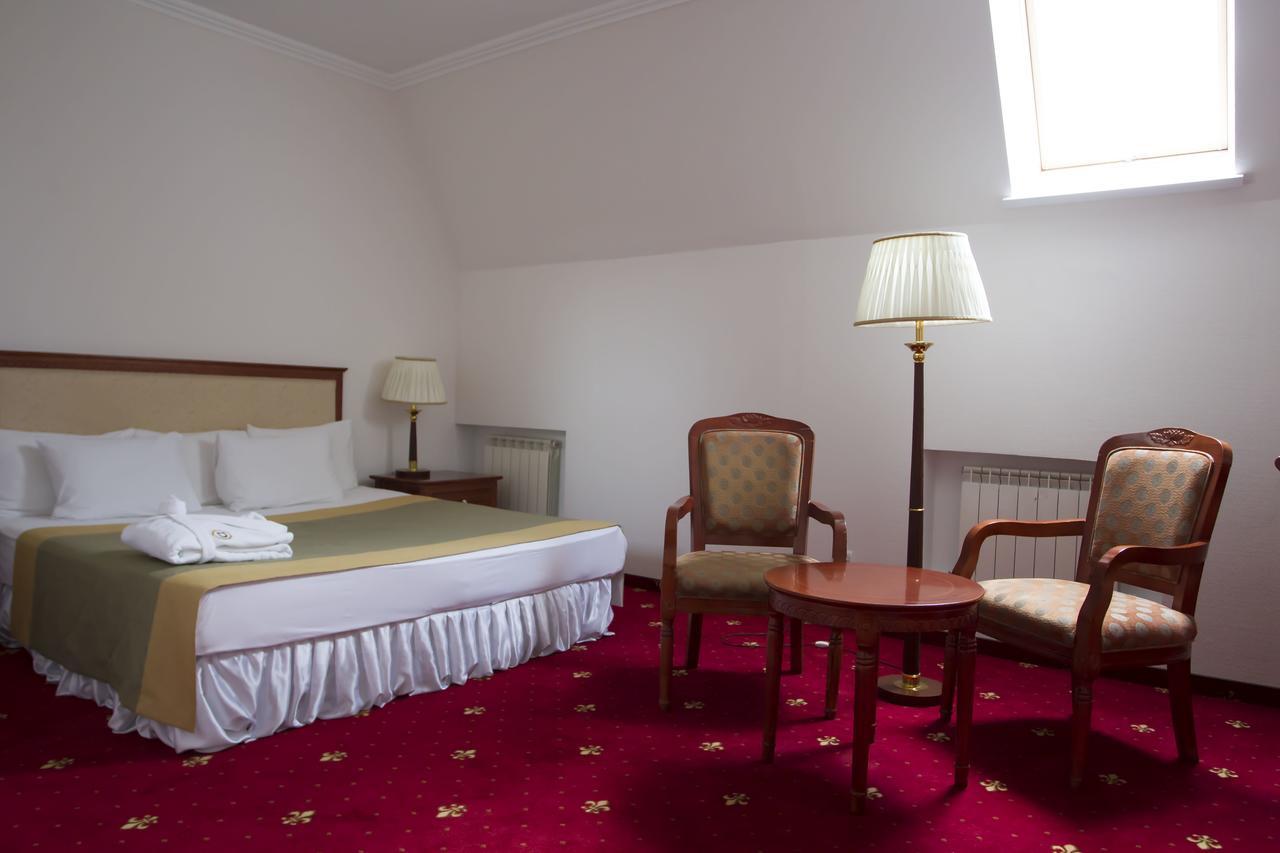 Atyrau Dastan Hotel Bagian luar foto