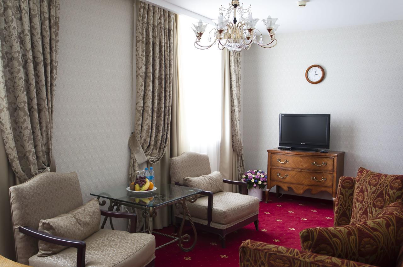 Atyrau Dastan Hotel Bagian luar foto