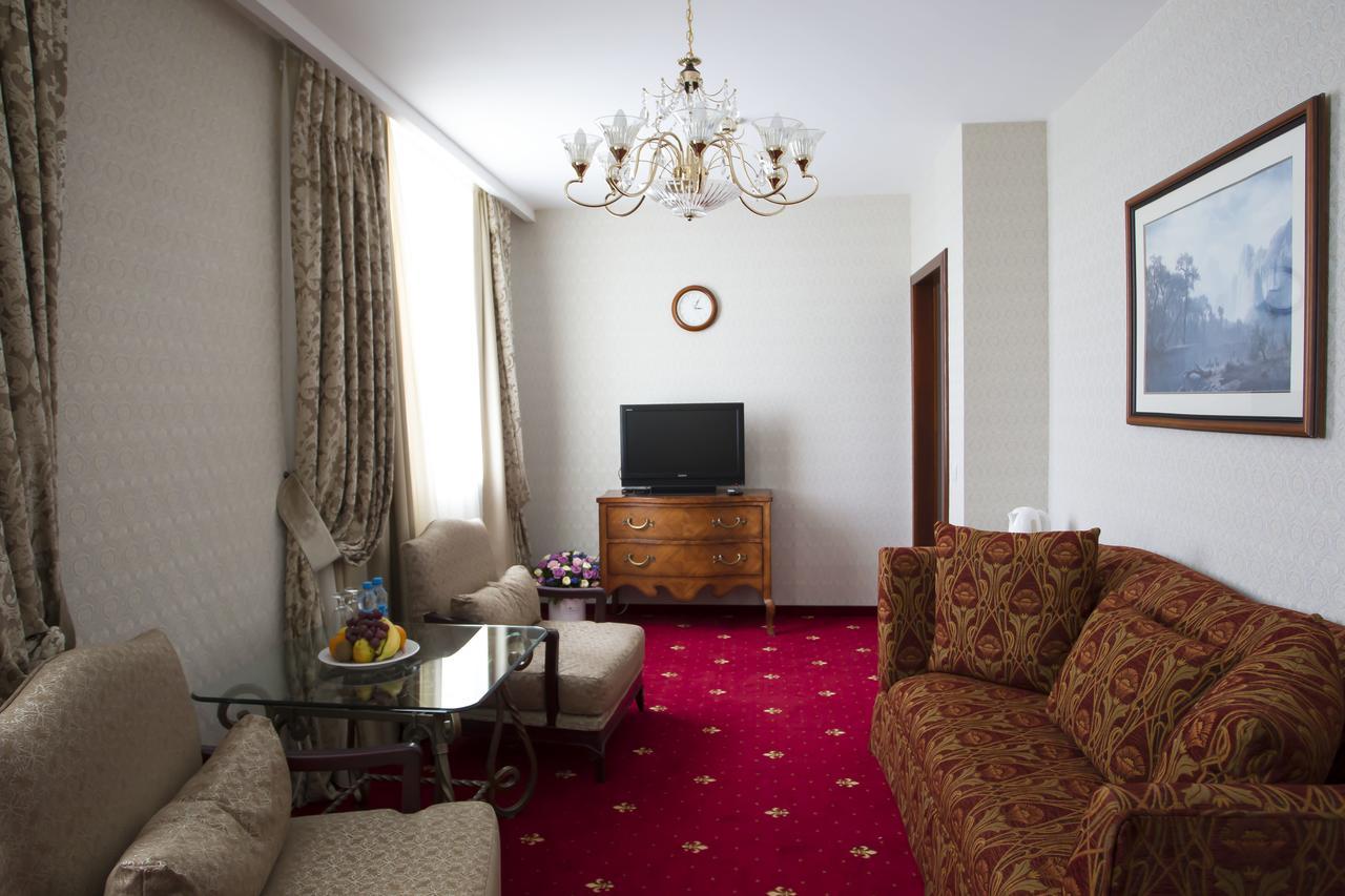 Atyrau Dastan Hotel Bagian luar foto