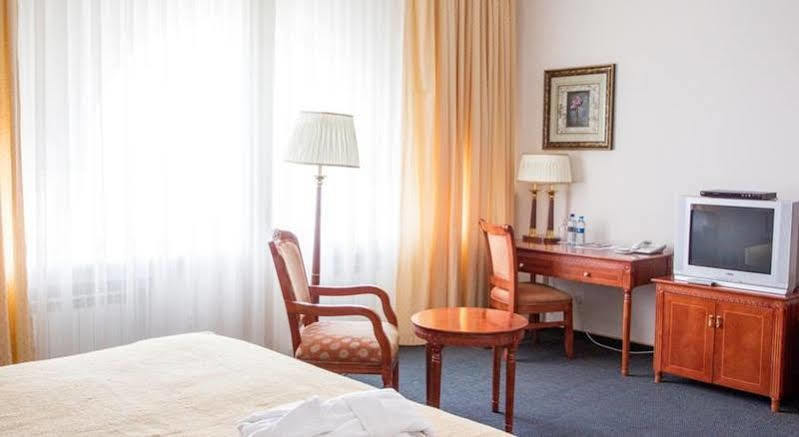 Atyrau Dastan Hotel Bagian luar foto