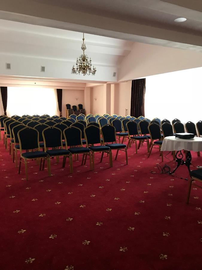 Atyrau Dastan Hotel Bagian luar foto